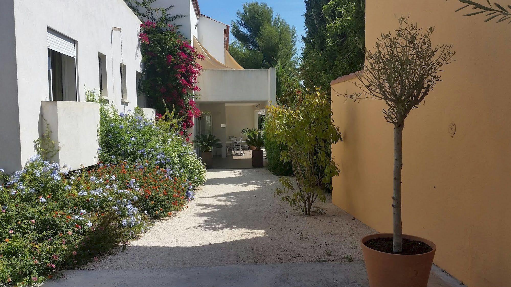 Hotel Le Synaya Sanary-sur-Mer Exterior photo
